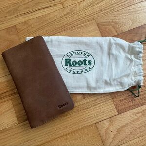 ROOTS | Leather Folio Wallet - New in Bag, Never Been Used